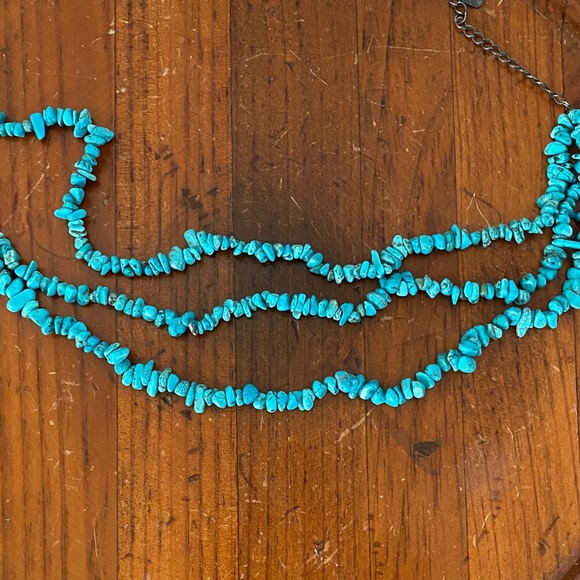 Elegant Turquoise Beaded Necklace - Picture 6 of 7